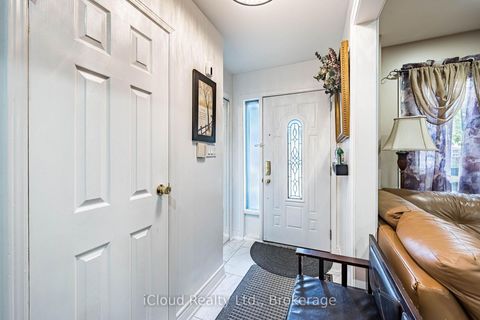 Photo 3 at 135 Autumn Glen Circle, Clairville, Toronto