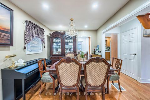 Photo 8 at 135 Autumn Glen Circle, Clairville, Toronto