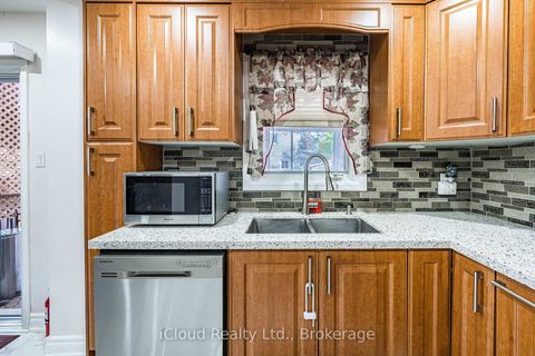 Photo 11 at 135 Autumn Glen Circle, Clairville, Toronto