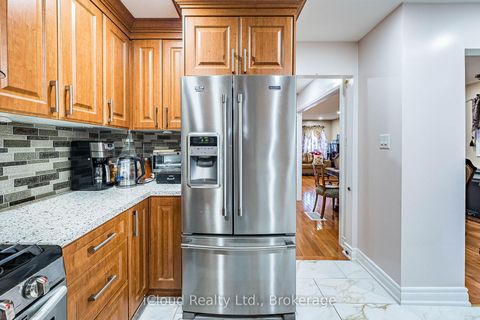 Photo 12 at 135 Autumn Glen Circle, Clairville, Toronto