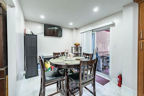 Photo 14 at 135 Autumn Glen Circle, Clairville, Toronto
