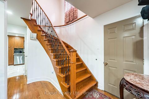 Photo 16 at 135 Autumn Glen Circle, Clairville, Toronto