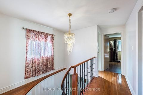 Photo 17 at 135 Autumn Glen Circle, Clairville, Toronto
