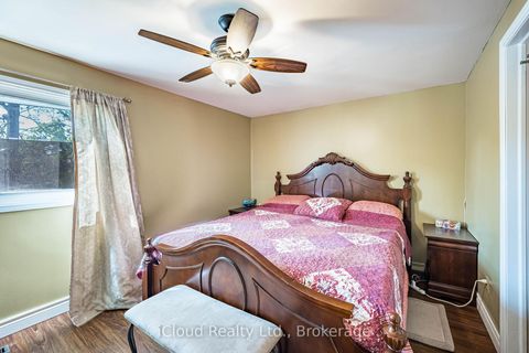 Photo 18 at 135 Autumn Glen Circle, Clairville, Toronto