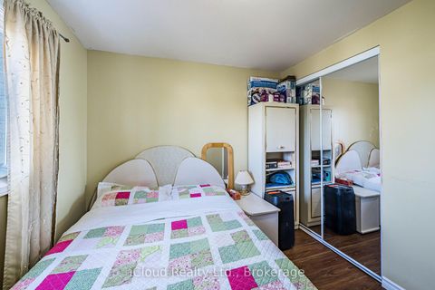 Photo 25 at 135 Autumn Glen Circle, Clairville, Toronto