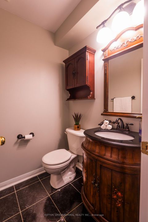 Photo 7 at 43 Mainland Crescent, Vellore Village, Vaughan