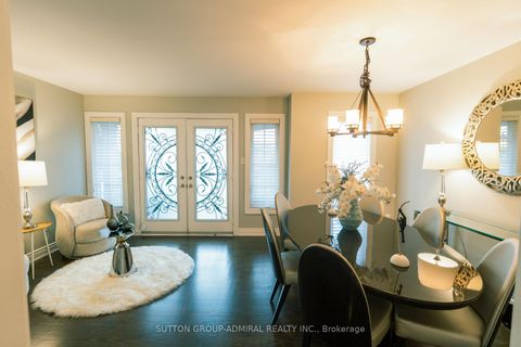 Photo 11 at 43 Mainland Crescent, Vellore Village, Vaughan