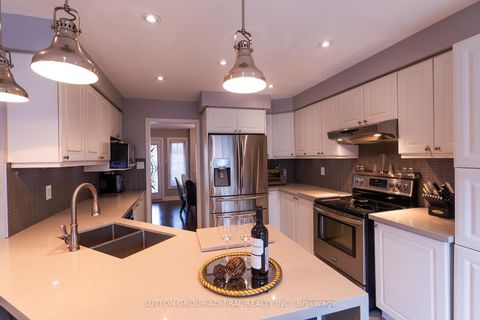 Photo 12 at 43 Mainland Crescent, Vellore Village, Vaughan