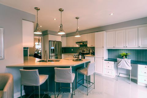 Photo 13 at 43 Mainland Crescent, Vellore Village, Vaughan