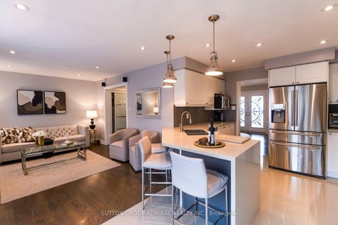 Photo 15 at 43 Mainland Crescent, Vellore Village, Vaughan