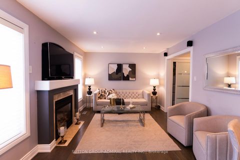 Photo 16 at 43 Mainland Crescent, Vellore Village, Vaughan