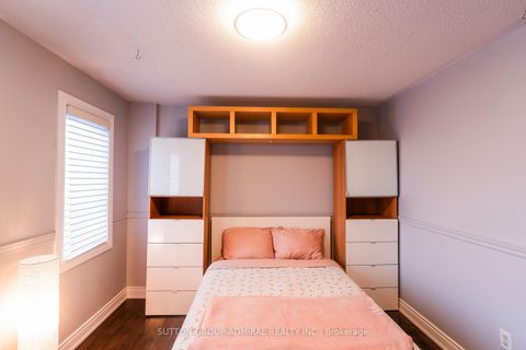Photo 23 at 43 Mainland Crescent, Vellore Village, Vaughan