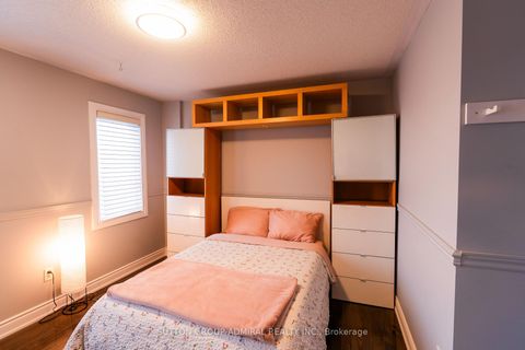 Photo 24 at 43 Mainland Crescent, Vellore Village, Vaughan