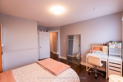 Photo 25 at 43 Mainland Crescent, Vellore Village, Vaughan