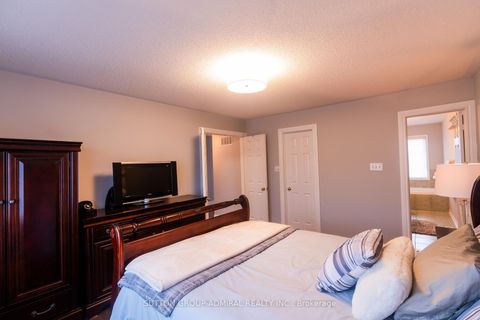 Photo 27 at 43 Mainland Crescent, Vellore Village, Vaughan