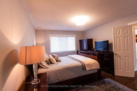 Photo 29 at 43 Mainland Crescent, Vellore Village, Vaughan