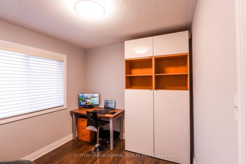 Photo 31 at 43 Mainland Crescent, Vellore Village, Vaughan