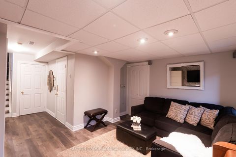 Photo 32 at 43 Mainland Crescent, Vellore Village, Vaughan