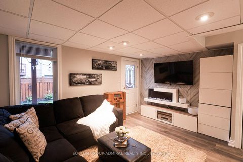 Photo 33 at 43 Mainland Crescent, Vellore Village, Vaughan