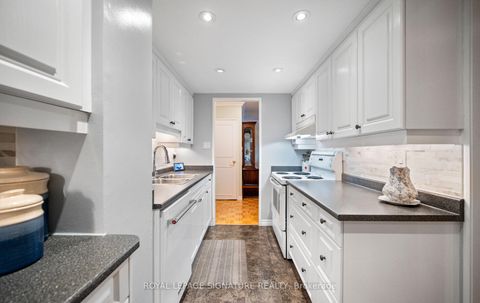 Photo 12 at 606 - 820 Burnhamthorpe Road, Markland Wood, Toronto