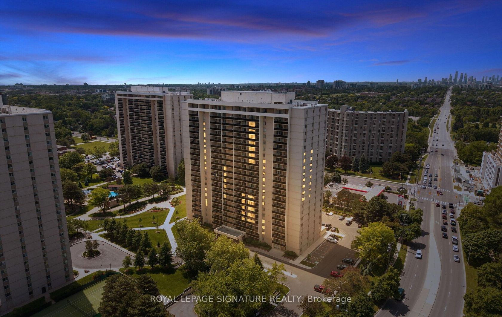 606 - 820 Burnhamthorpe Road, Markland Wood, Toronto photo 8