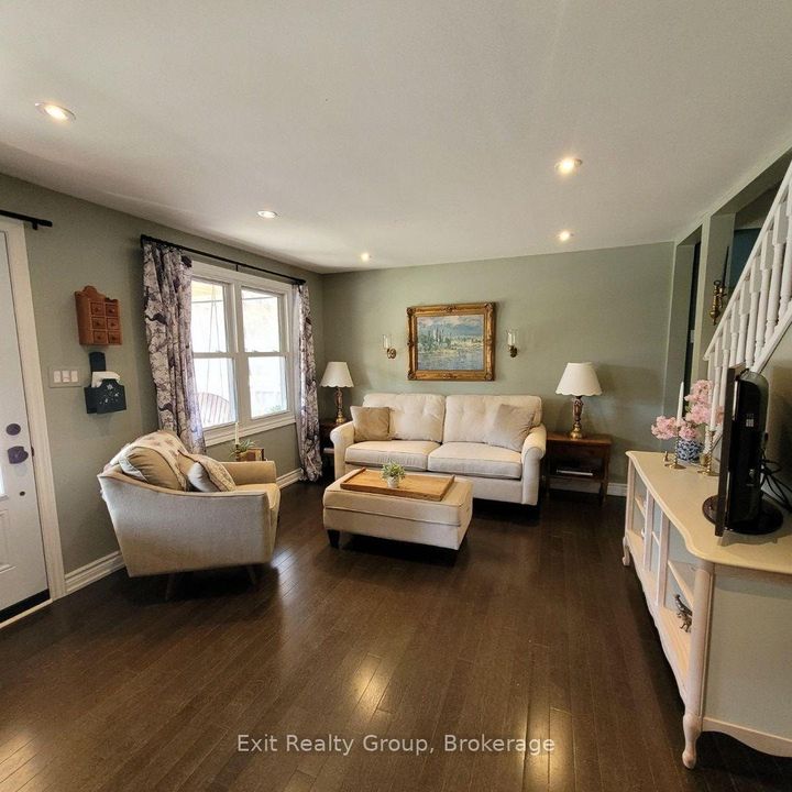 Photo 7 at 100 Arlington Avenue, O'Neill, Oshawa