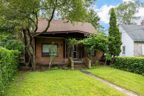 Photo 0 at 7 Saunders Crescent, Queensway, Toronto
