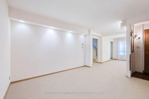 Photo 9 at 7 Saunders Crescent, Queensway, Toronto