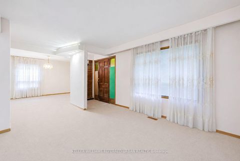 Photo 10 at 7 Saunders Crescent, Queensway, Toronto