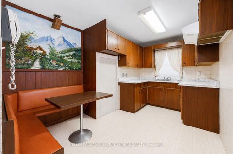 Photo 15 at 7 Saunders Crescent, Queensway, Toronto