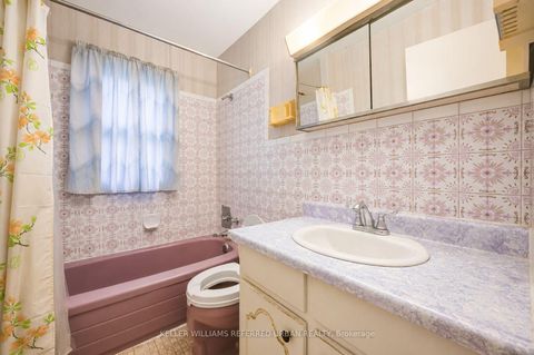 Photo 18 at 7 Saunders Crescent, Queensway, Toronto