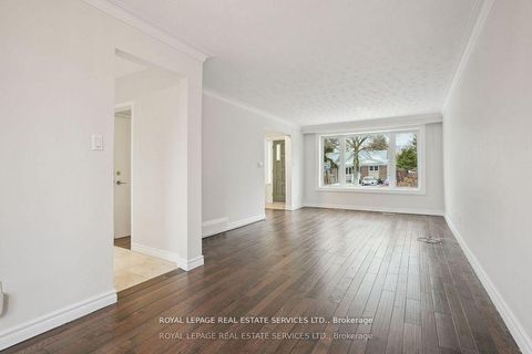 Photo 5 at 256 Zelda Crescent, Crosby, Richmond Hill