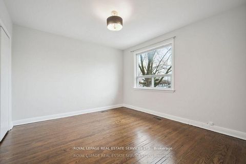 Photo 12 at 256 Zelda Crescent, Crosby, Richmond Hill