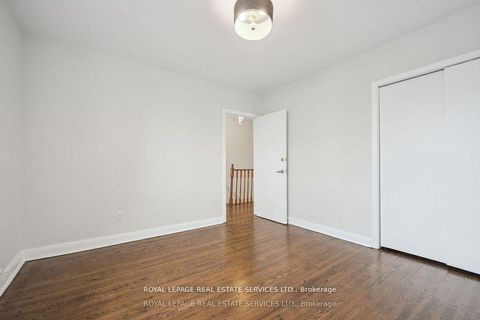 Photo 13 at 256 Zelda Crescent, Crosby, Richmond Hill