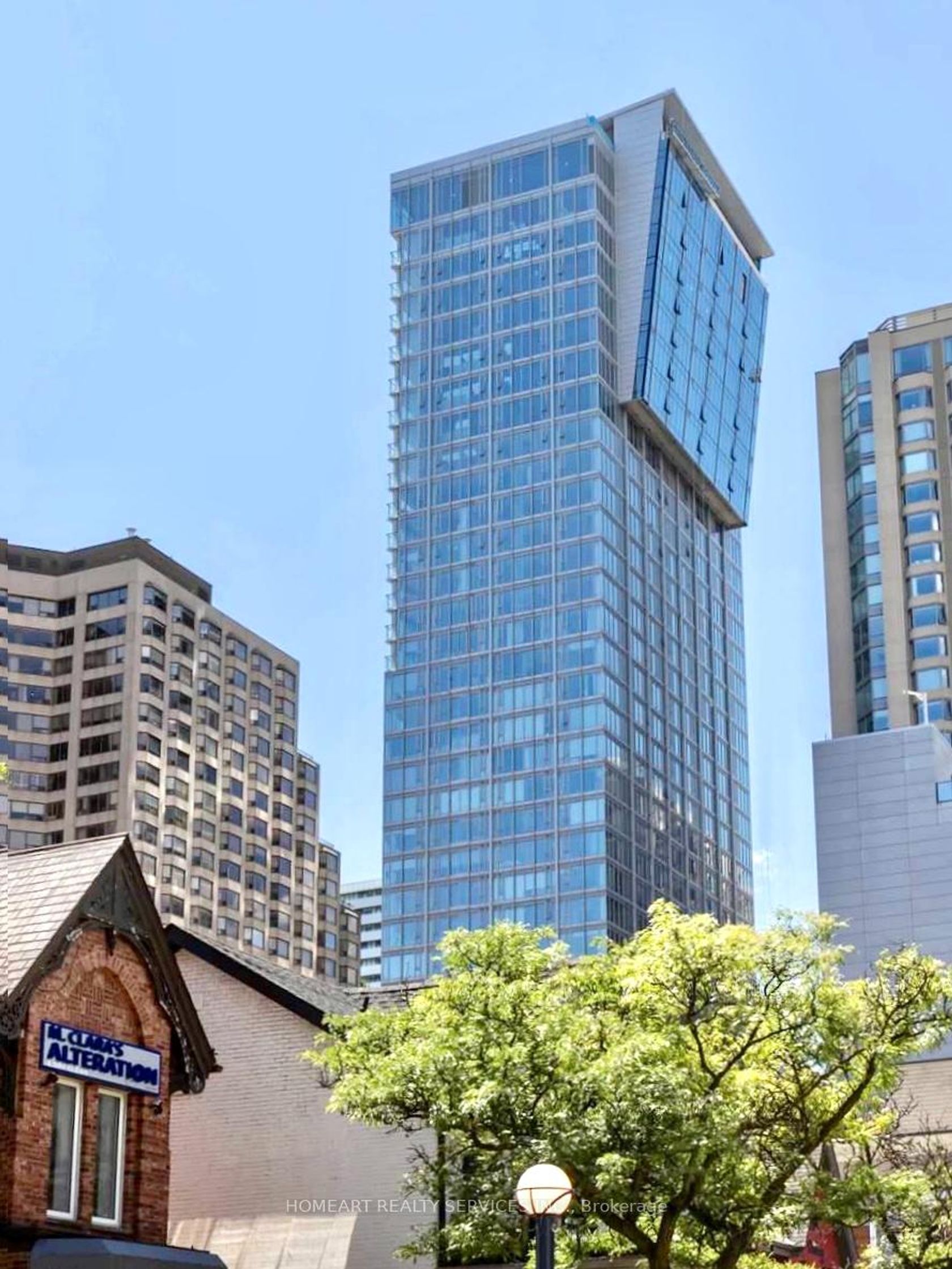 2006 - 188 Cumberland Street, Annex, Toronto by Loree Meneguzzi Real Estate 2006 - 188 Cumberland Street, Annex, Toronto