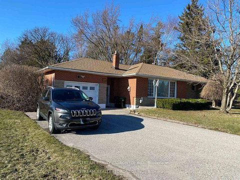 Photo 1 at 556 Big Bay Point Road, Painswick North, Barrie