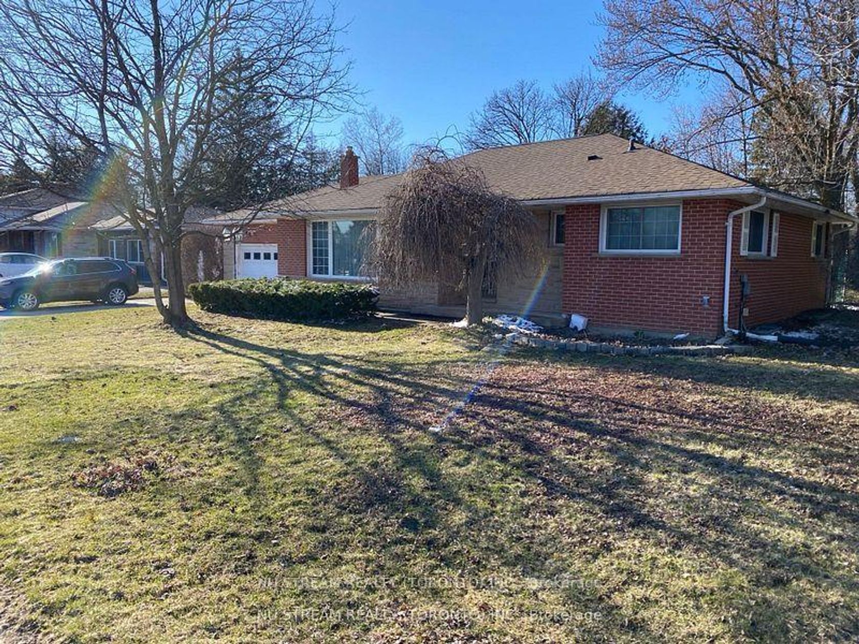 556 Big Bay Point Road, Painswick North, Barrie photo number 2