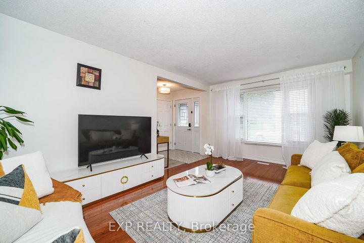 Photo 5 at 246 Mary Street N, O'Neill, Oshawa