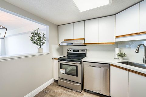 Photo 7 at 1001 - 150 Alton Towers Circle, Milliken, Toronto
