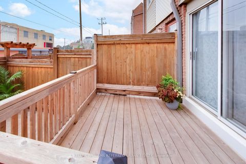 Photo 3 at 22 - 1666 Queen Street E, Woodbine Corridor, Toronto