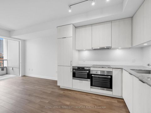 Photo 5 at 419 - 158 Front Street E, Moss Park, Toronto