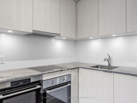Photo 7 at 419 - 158 Front Street E, Moss Park, Toronto