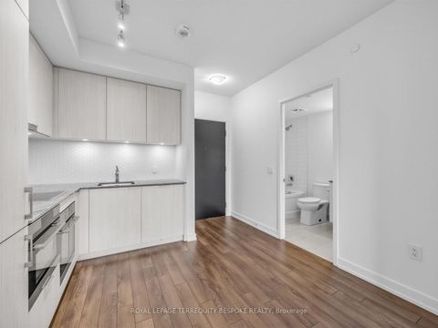 Photo 10 at 419 - 158 Front Street E, Moss Park, Toronto