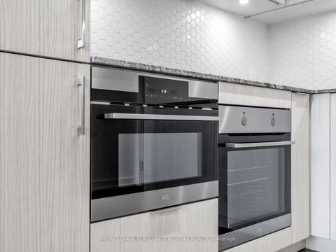 Photo 11 at 419 - 158 Front Street E, Moss Park, Toronto