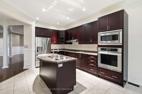 Photo 9 at 16 Shrewsbury Drive, Brooklin, Whitby