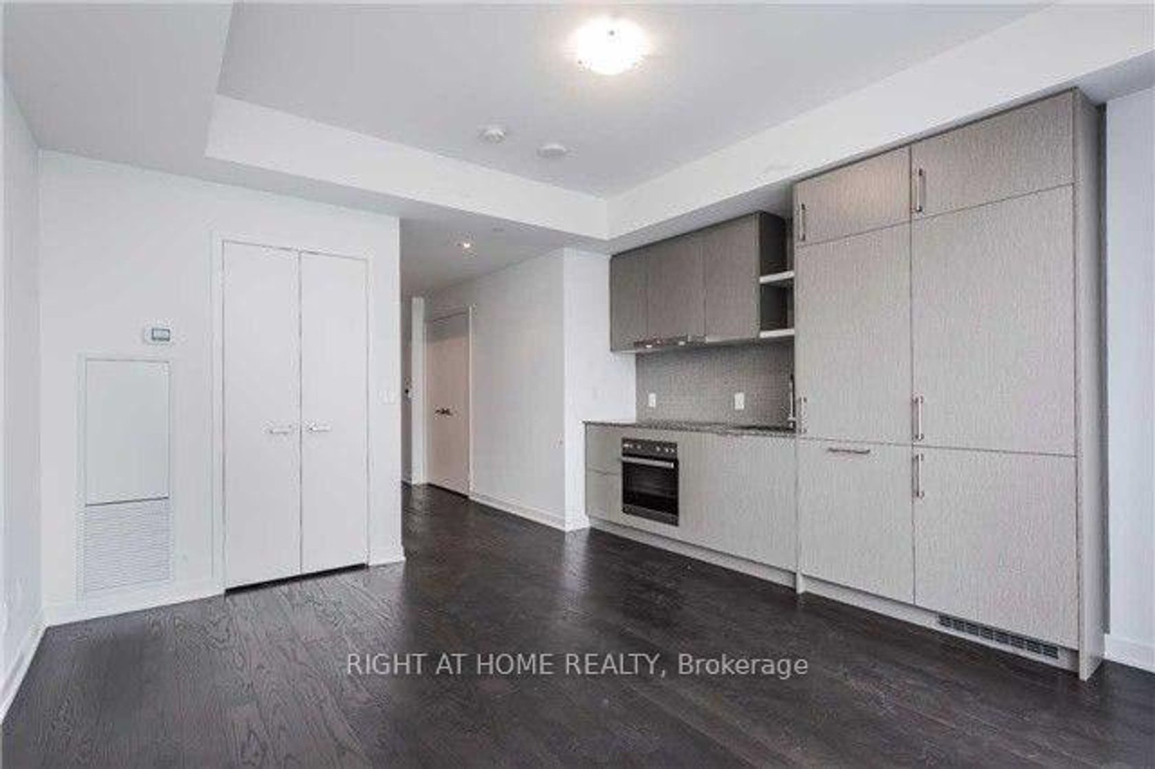 2408 - 100 Harbour Street, Waterfront Communities C1, Toronto photo number 2