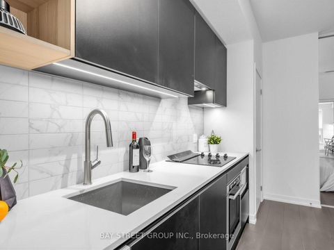 Photo 2 at 318 - 55 Mercer Street, Waterfront Communities C1, Toronto