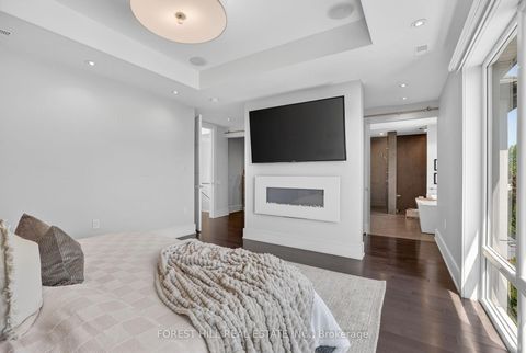 Photo 18 at 51 Greenfield Drive, City Centre West, Toronto