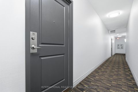 Photo 2 at 711 - 628 Fleet Street, Niagara, Toronto