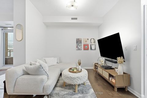 Photo 4 at 711 - 628 Fleet Street, Niagara, Toronto